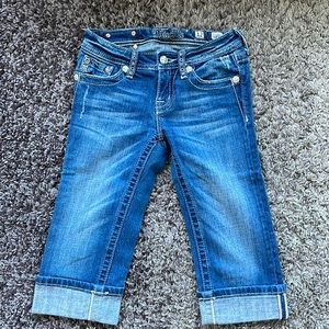 Miss Me Capri size 12 Girls blue jeans like new condition.